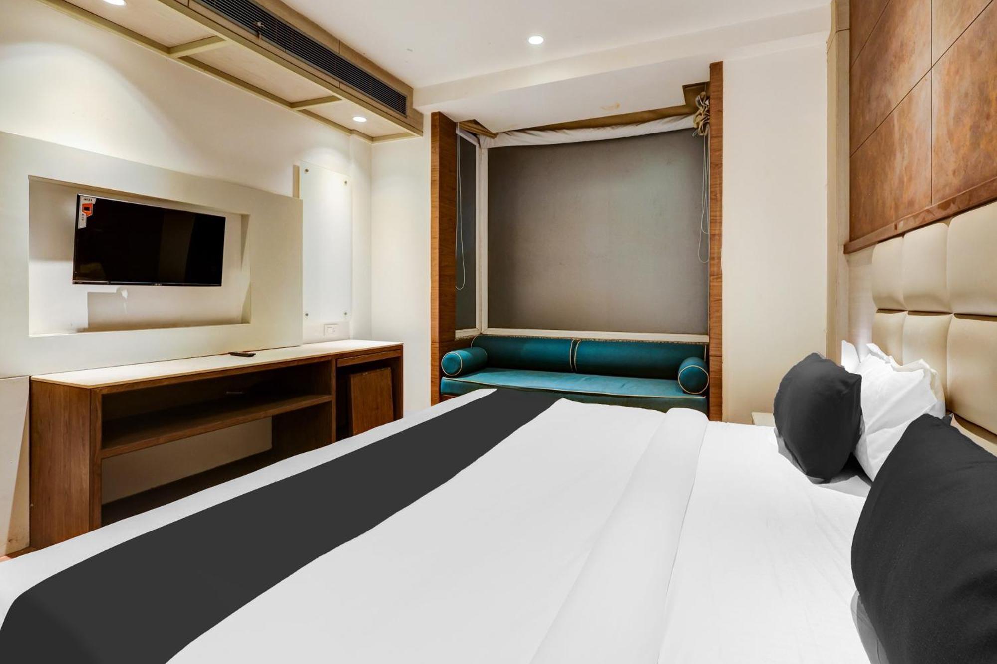 ניו דלהי Super Townhouse Chhatarpur Near Metro Park מראה חיצוני תמונה
