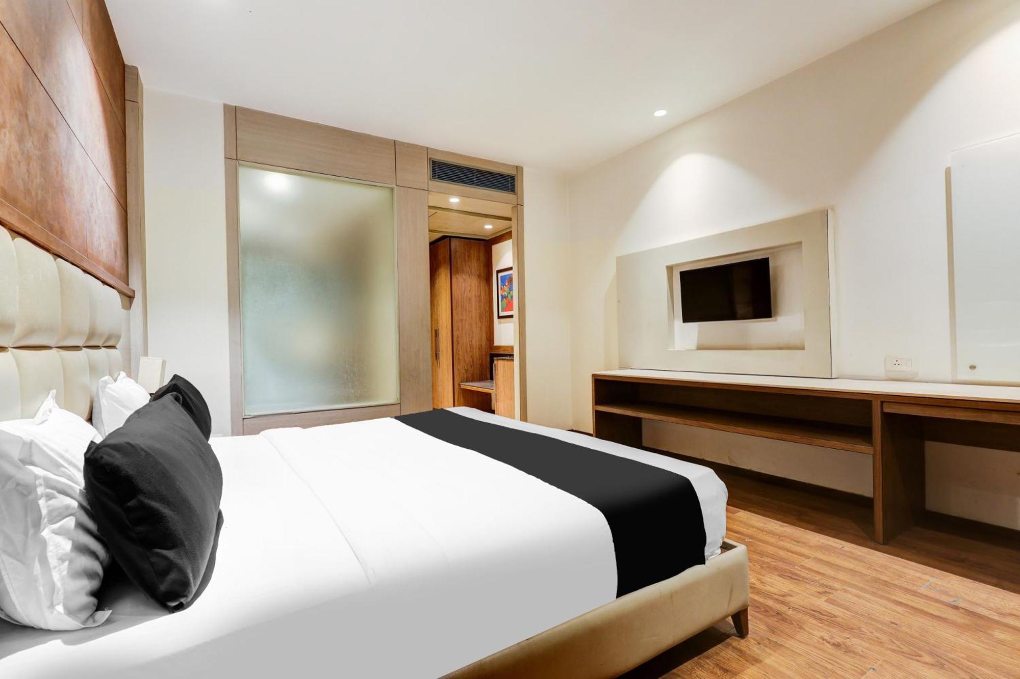 ניו דלהי Super Townhouse Chhatarpur Near Metro Park מראה חיצוני תמונה