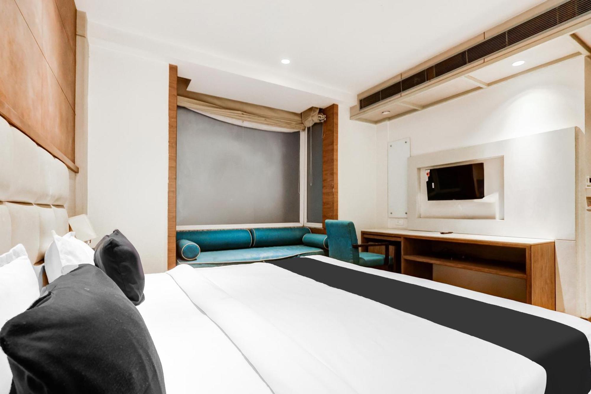 ניו דלהי Super Townhouse Chhatarpur Near Metro Park מראה חיצוני תמונה