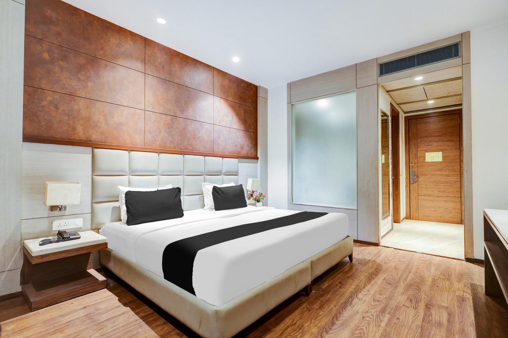 ניו דלהי Super Townhouse Chhatarpur Near Metro Park מראה חיצוני תמונה
